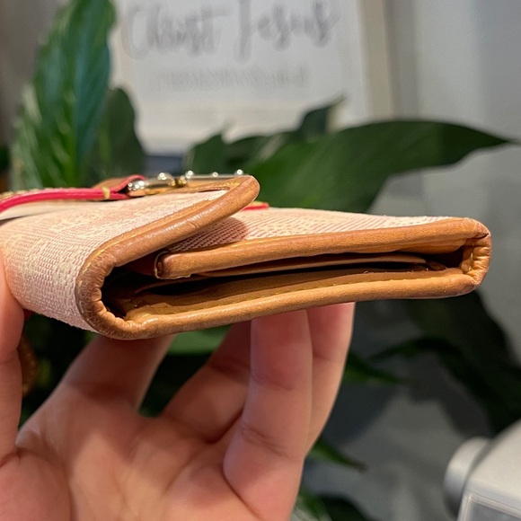 Dooney & Bourke Vintage Clasp Canvas Leather Trim Pink Wallet - Picture 5 of 13